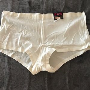Maidenform Comfort Devotion Boyshort L/7 Cream